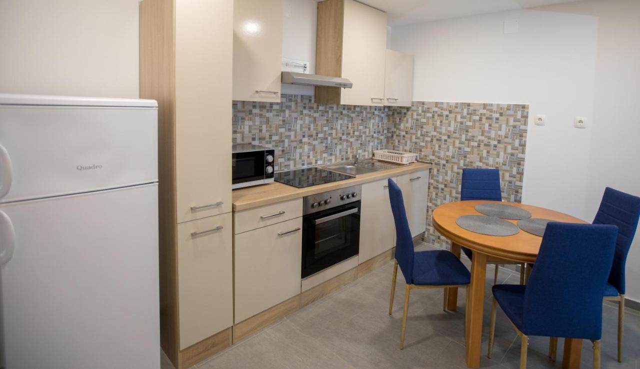 Toto Appartement Lukovo Šugarje Buitenkant foto